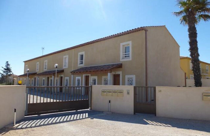 A Louer - appartement à Chateauneuf-Les-Martigues T3 de 62.40 m2, avec 2 places de stationnement, jardinet — photo 4