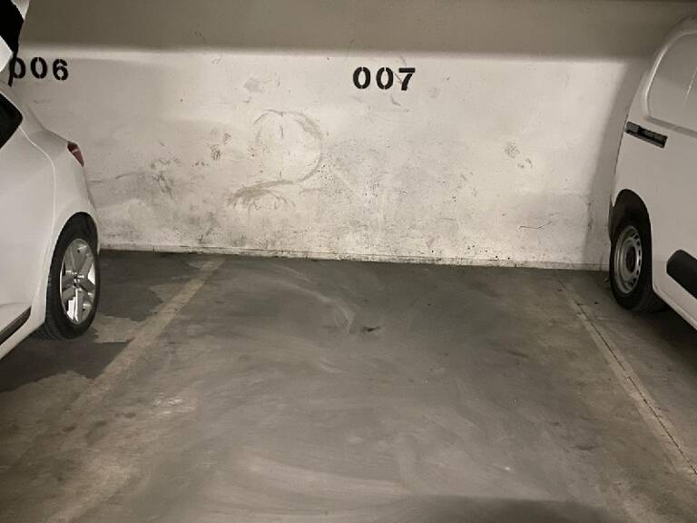 Garage   — photo 1