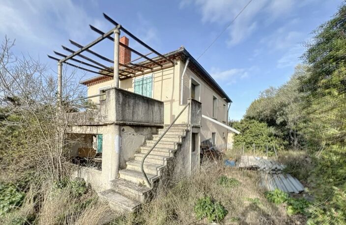 Nîmes, quartier Courbessac, 136m² répartis en deux plateaux de 68m² sur 1600m² de terrain — photo 2