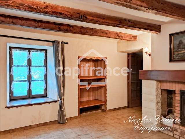 Maison à vendre dans le secteur mellois, idéale en résidence principale ou maison de campagne, pour les amateurs de calme, d’espace et de nature, à proximité de Melle, Sauzé-Vaussais et des commodité — photo du bien
