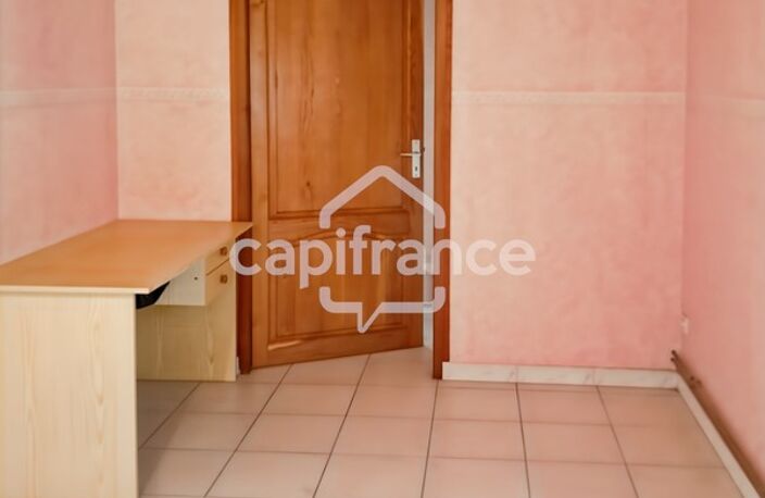 Maison à vendre dans le secteur mellois, idéale en résidence principale ou maison de campagne, pour les amateurs de calme, d’espace et de nature, à proximité de Melle, Sauzé-Vaussais et des commodité — photo 2