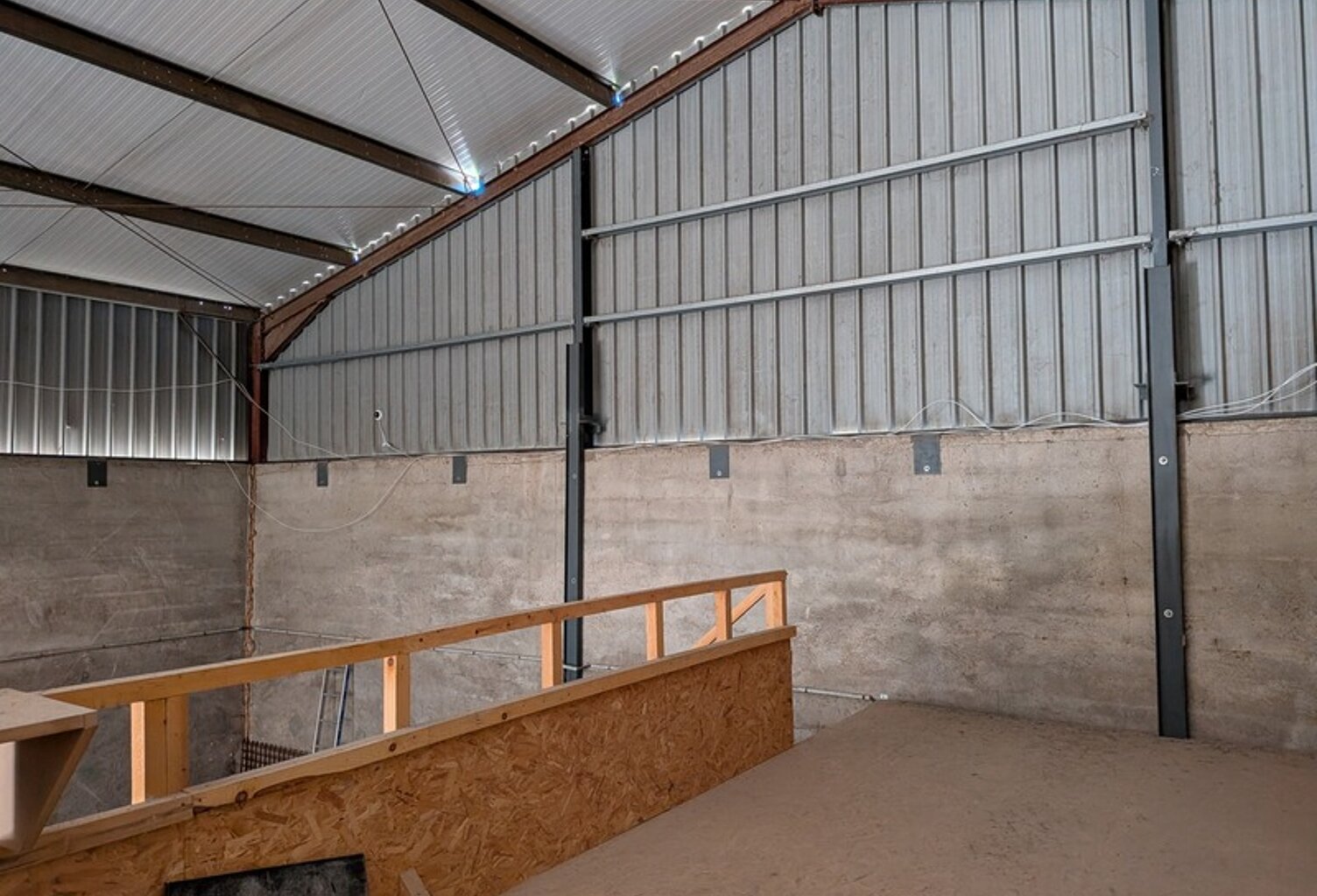 DEPOT A LOUER A GONFARON — photo 1