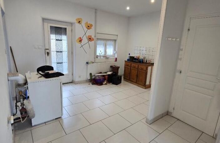 Maison de ville avec potentiel ? Rue calme, proche établissements scolaires — photo 2