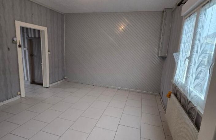 Maison de ville avec potentiel ? Rue calme, proche établissements scolaires — photo 5