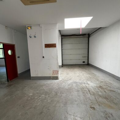 Commerce 3 pièces 1350 €