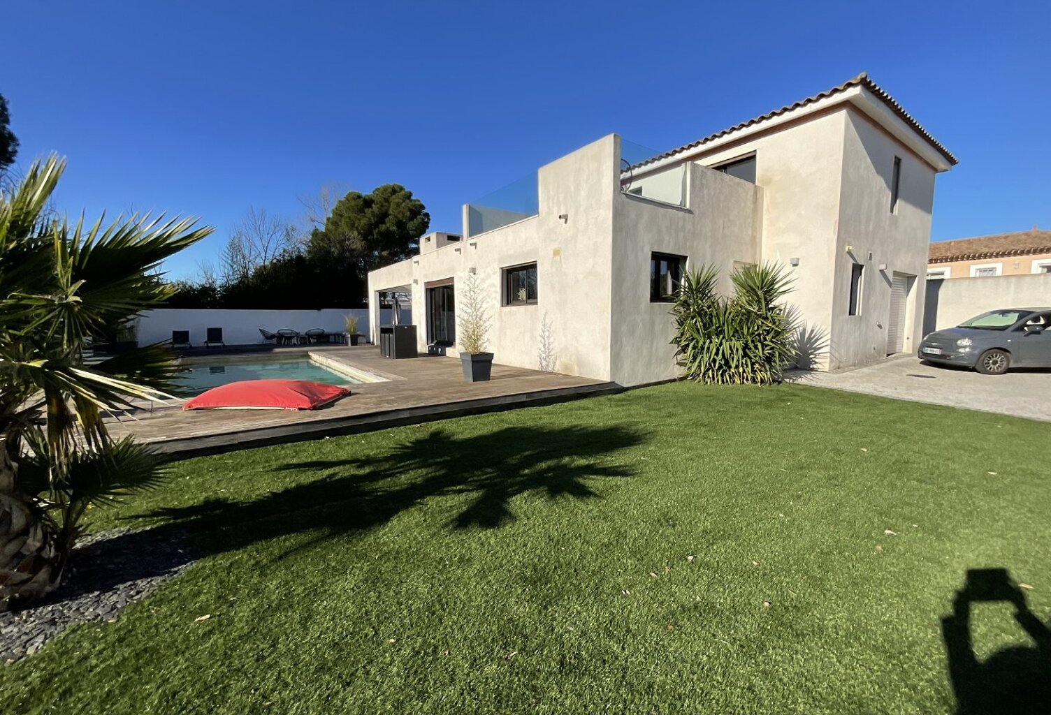 Villa — photo 1