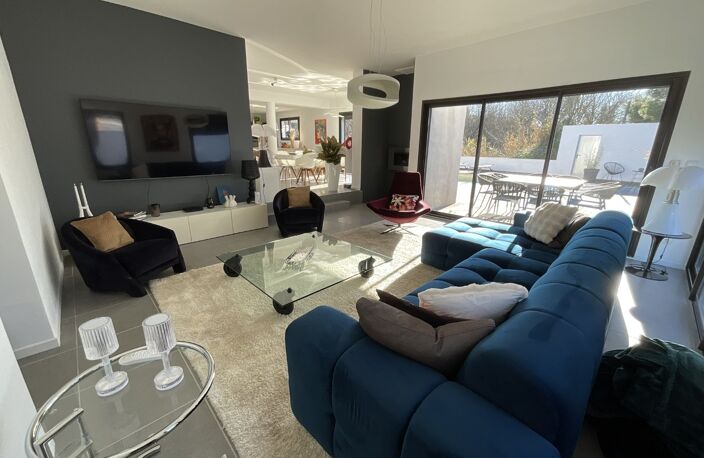Villa — photo 3