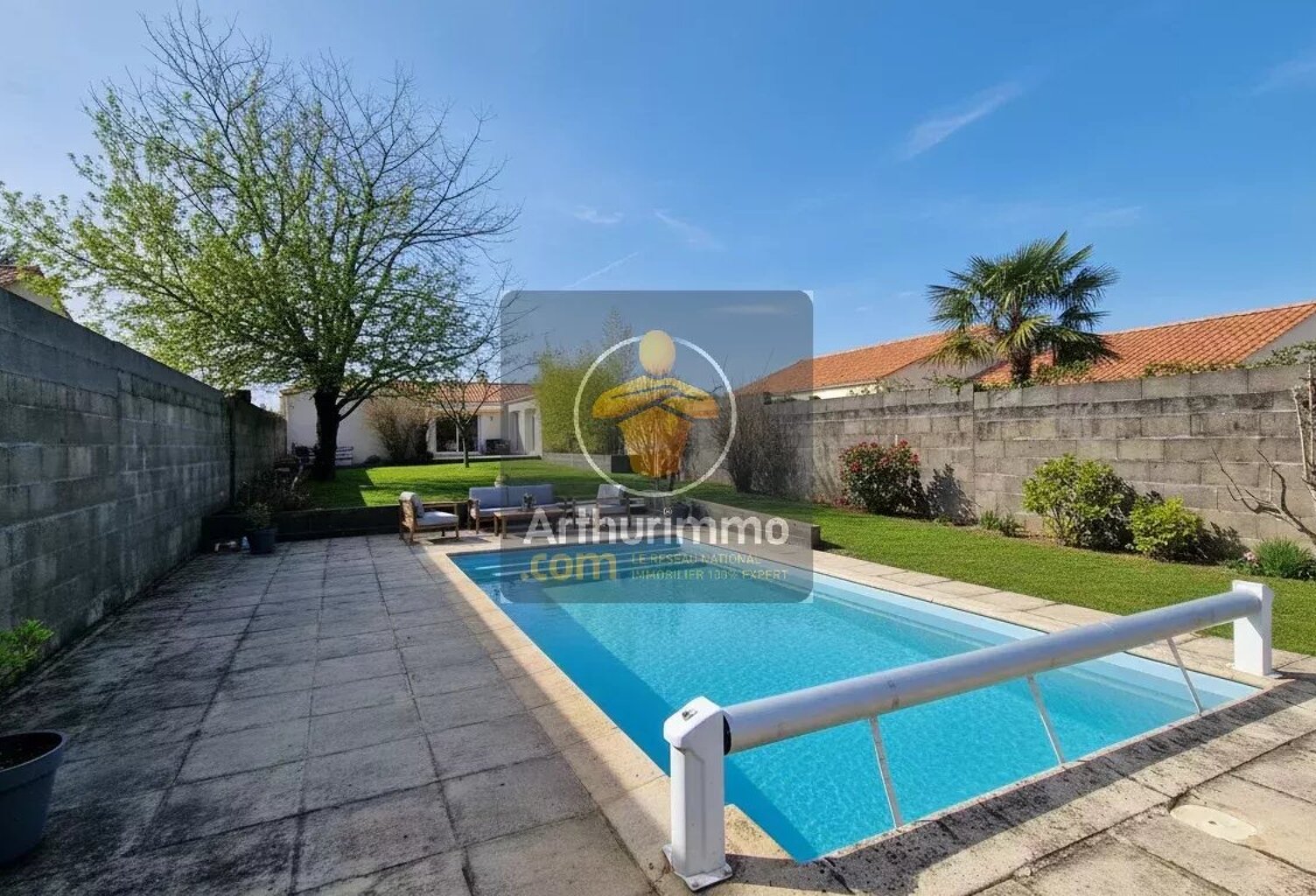 Maison 140m² de 4 chambres avec piscine et grand garage — photo 1
