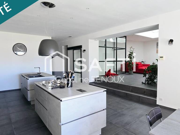 Lauris  Maison de village esprit loft, grande terrasse et potentiel d'aménagement — photo 1