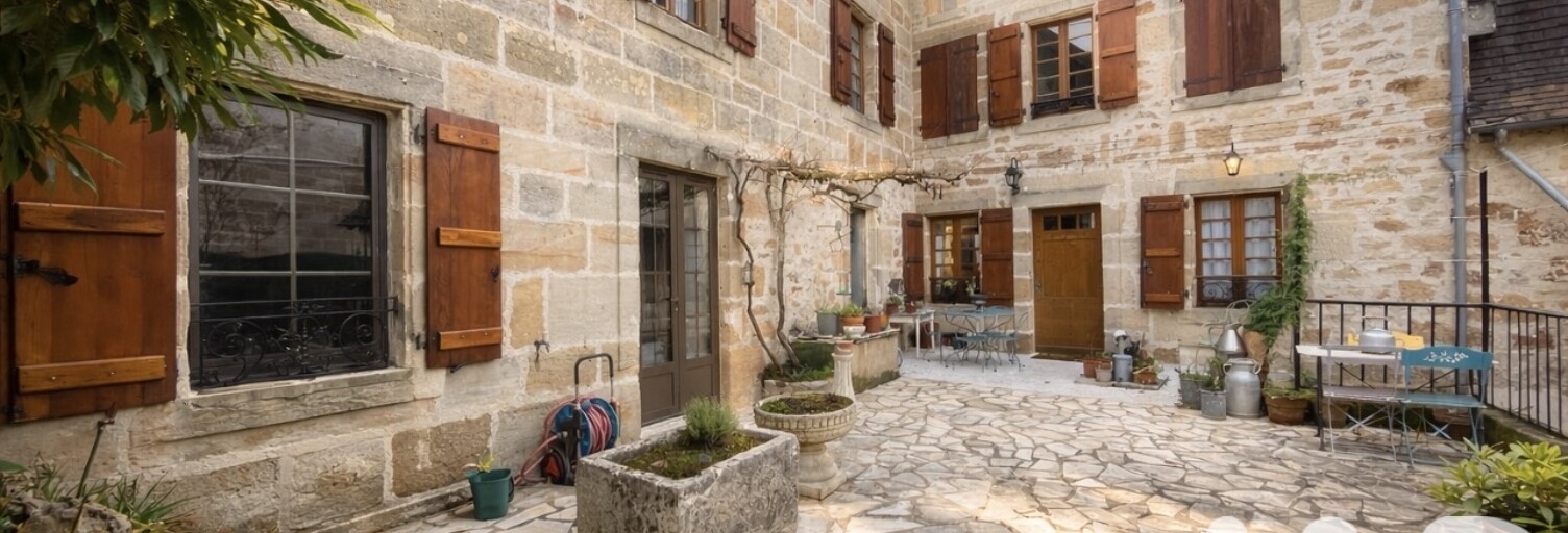 Maison 7 Pièces 200 m² à vendre à Lacapelle-Marival (46120)