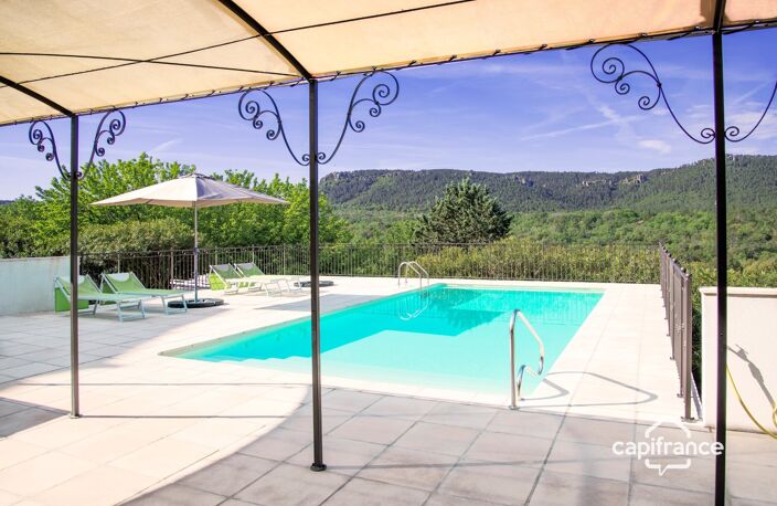 Maison d'hôtes de charme avec piscine à vendre à BAGNOLS EN FORET (83) — photo 2