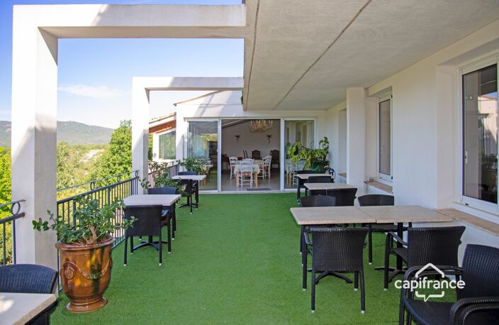 Maison d'hôtes de charme avec piscine à vendre à BAGNOLS EN FORET (83) — photo 4