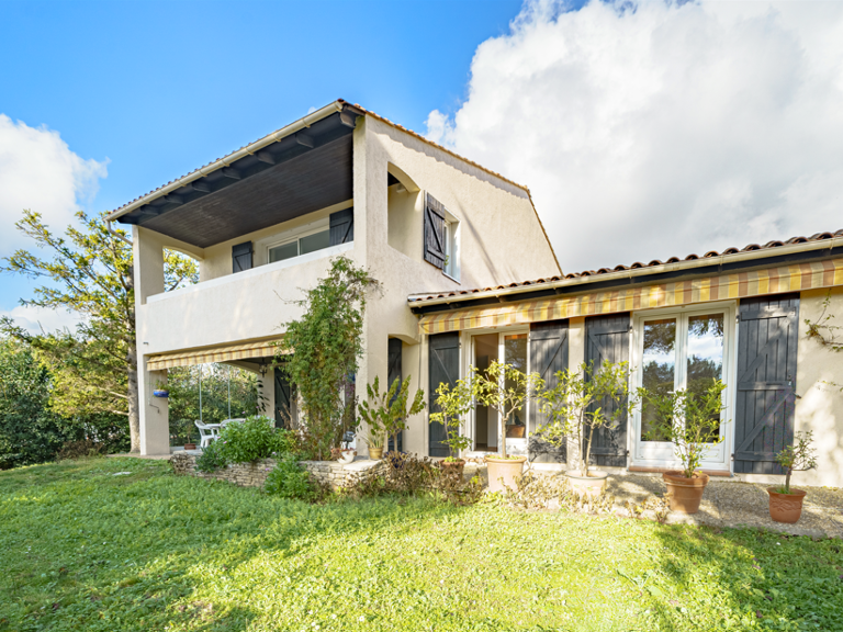 MAISON DE 193m2 avec GARAGE - PISCINE et JARDIN de 913m2 - 1 — photo 1
