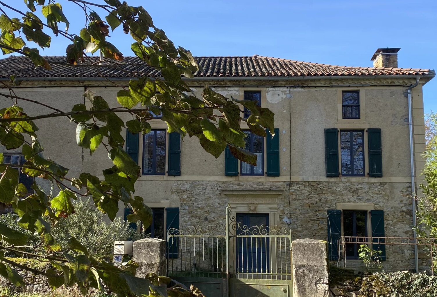 Aulon, Authentique maison de 118 m² , dépendances, 1 421 m² de terrain — photo 1