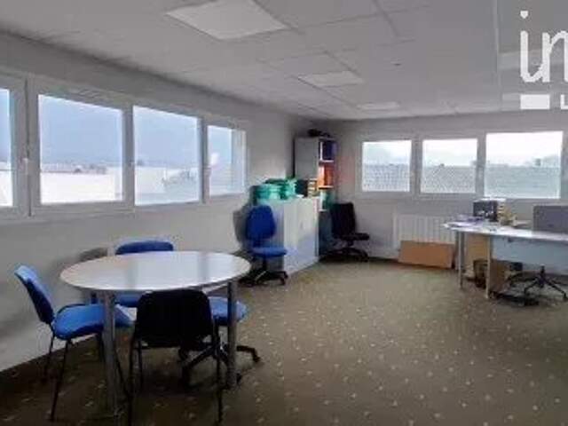 Bureaux lumineux proche grands axes — photo du bien