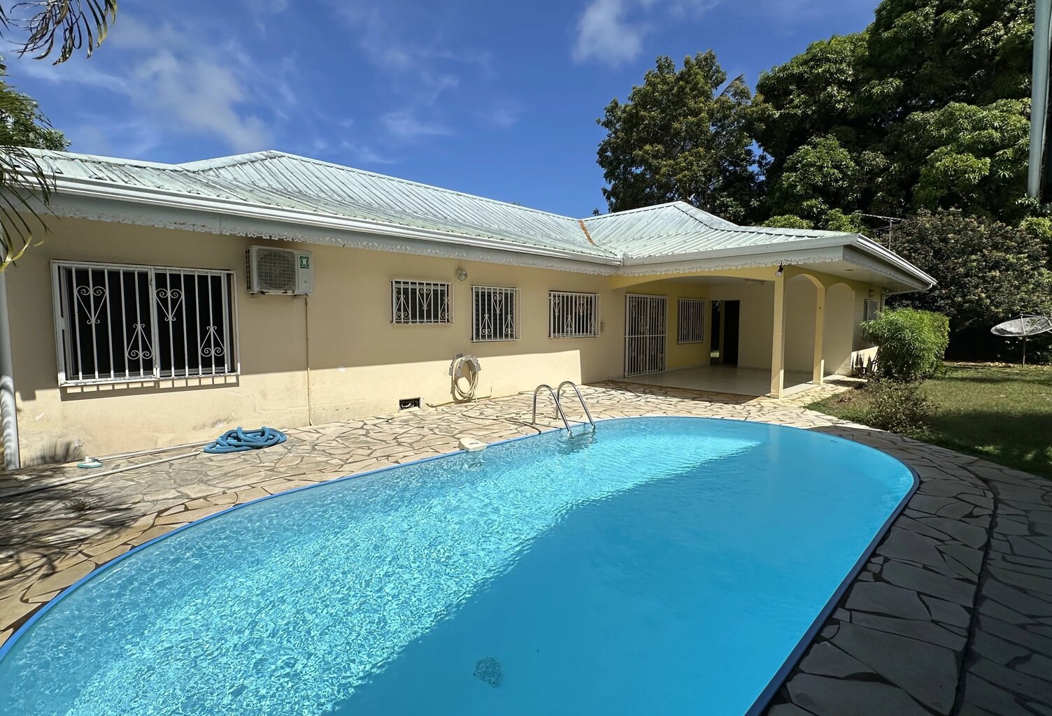 EXCLUSIVITÉ – VOTRE VILLA T5 AVEC PISCINE DANS UN QUARTIER CALME ET PROCHE DE TOUTES LES COMMODITÉS — photo 1