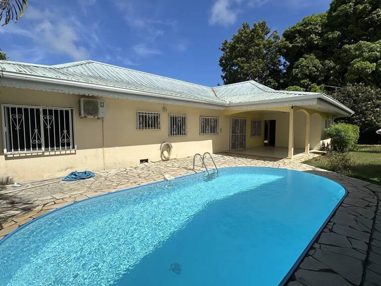EXCLUSIVITÉ – VOTRE VILLA T5 AVEC PISCINE DANS UN QUARTIER CALME ET PROCHE DE TOUTES LES COMMODITÉS — photo 1