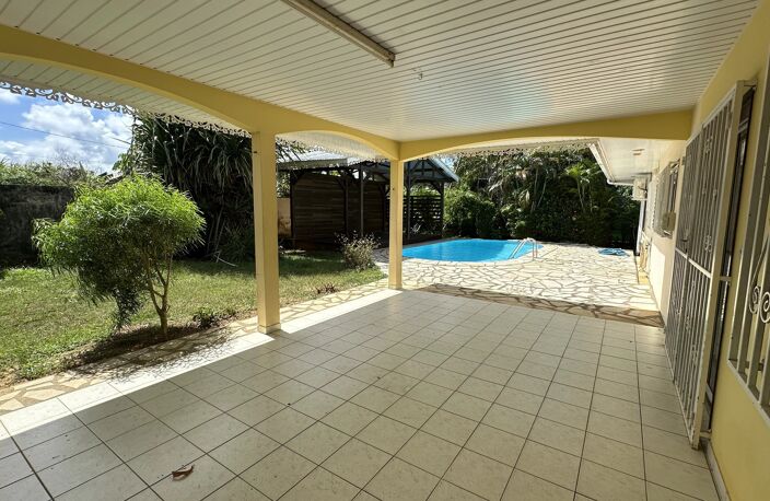 EXCLUSIVITÉ – VOTRE VILLA T5 AVEC PISCINE DANS UN QUARTIER CALME ET PROCHE DE TOUTES LES COMMODITÉS — photo 2