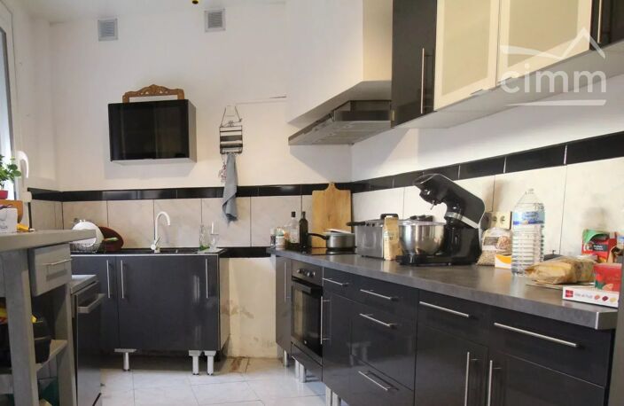 A vendre maison de caractère avec terrasse et cour — photo 4