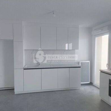 Appartement 3 pièces 869 €