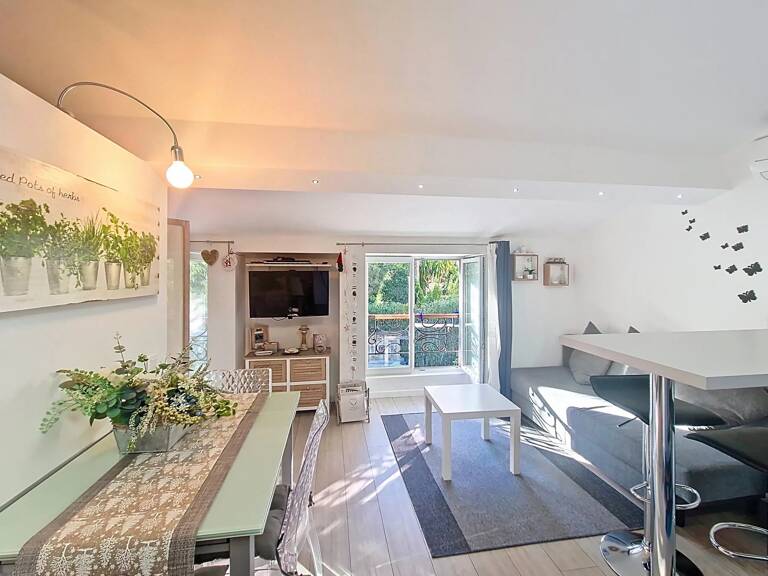 CANNES BAS ST NICOLAS - STUDIO MEUBLÉ AVEC MEZZANINE - AU CALME — photo 1