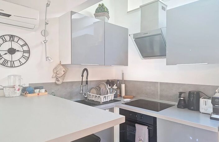 CANNES BAS ST NICOLAS - STUDIO MEUBLÉ AVEC MEZZANINE - AU CALME — photo 2