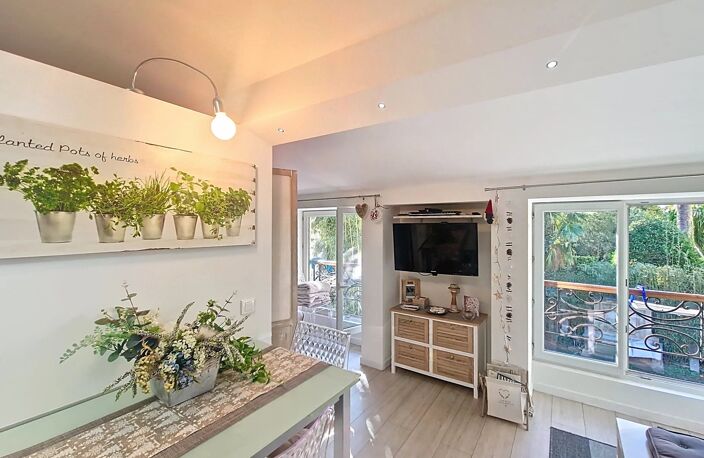 CANNES BAS ST NICOLAS - STUDIO MEUBLÉ AVEC MEZZANINE - AU CALME — photo 3
