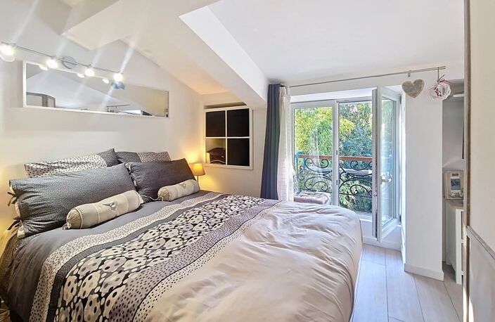 CANNES BAS ST NICOLAS - STUDIO MEUBLÉ AVEC MEZZANINE - AU CALME — photo 4