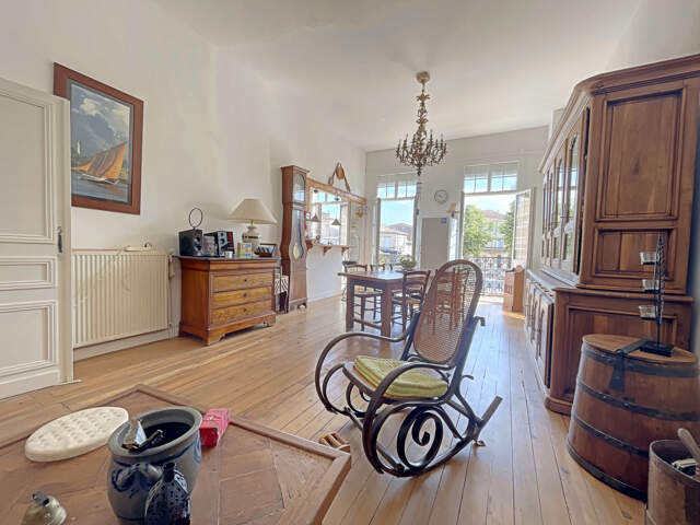 Immeuble en pierre en plein coeur du centre ville de LIBOURN — photo du bien