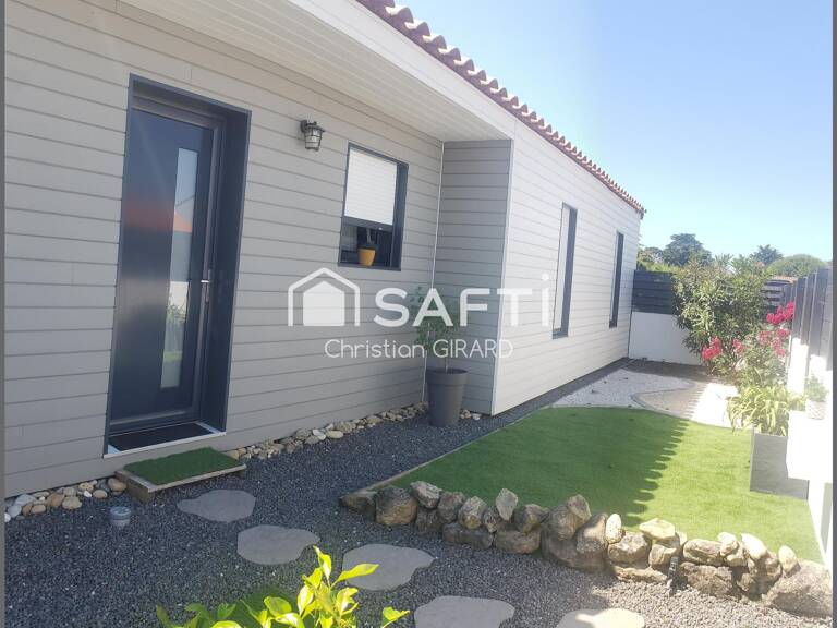 A la Guérinière, à 100 mètres de la plage, maison de plain pied de 97 m2 de surface habitable toute récente et une chambre indépendante avec salle d'eau, dans une impasse non loin du bourg. — photo 1