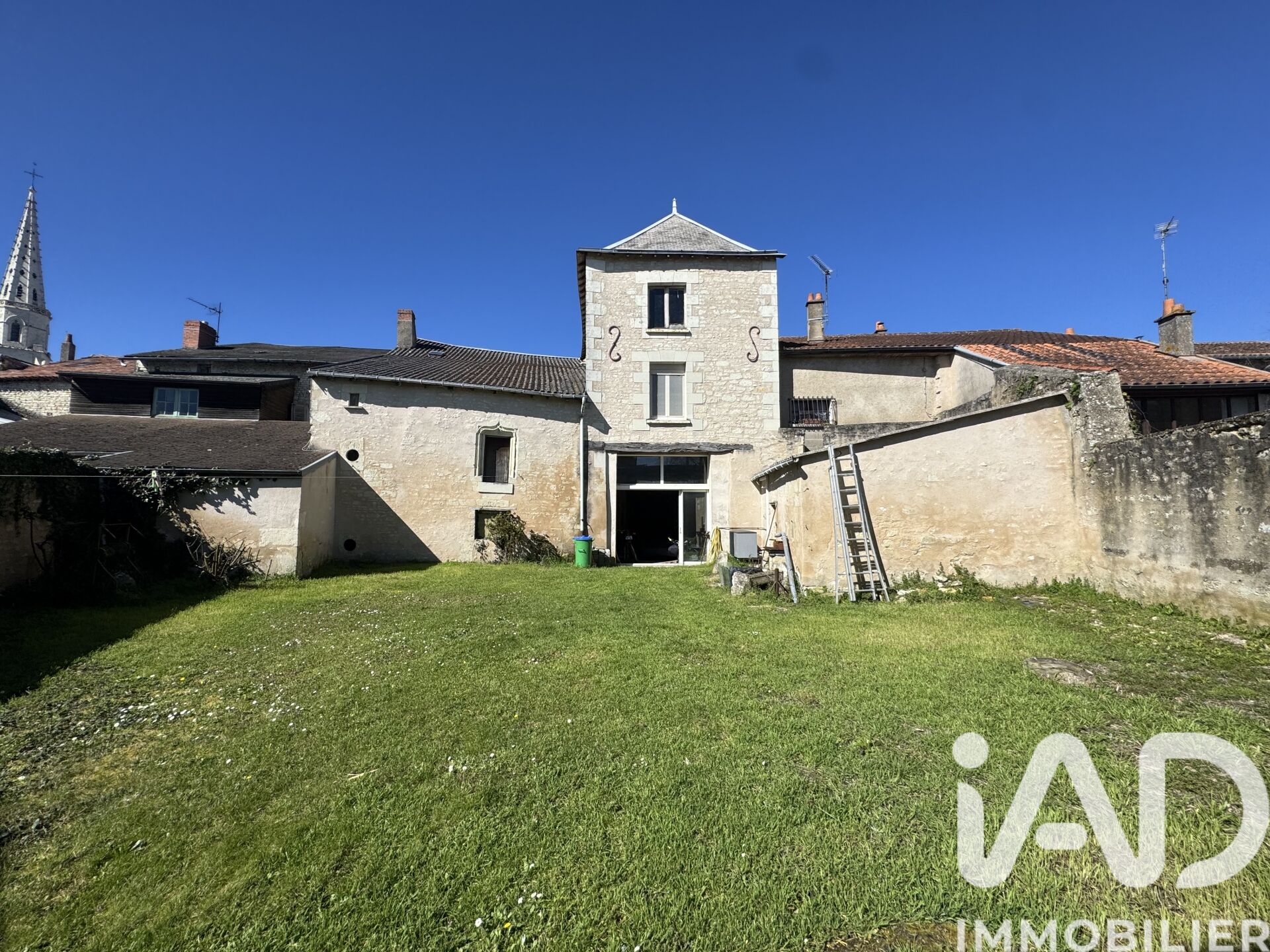 Mirebeau - 121m² - 4p. - 3ch.