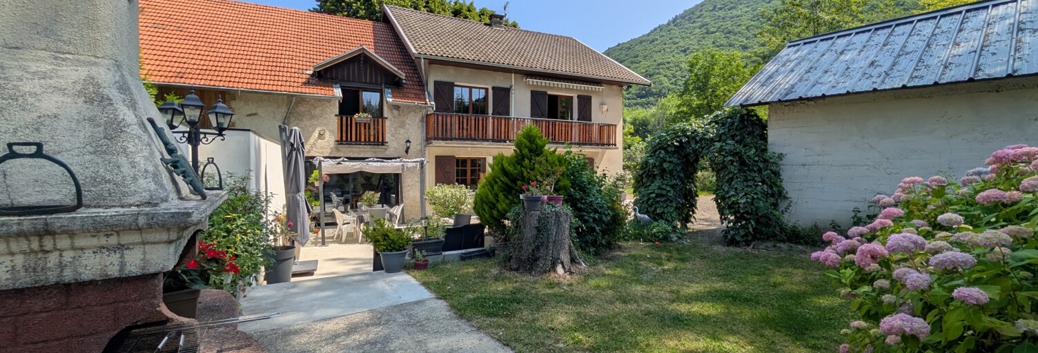 Maison 9 Pièces 184 m² à vendre à Saint-Martin-de-la-Cluze (38650)