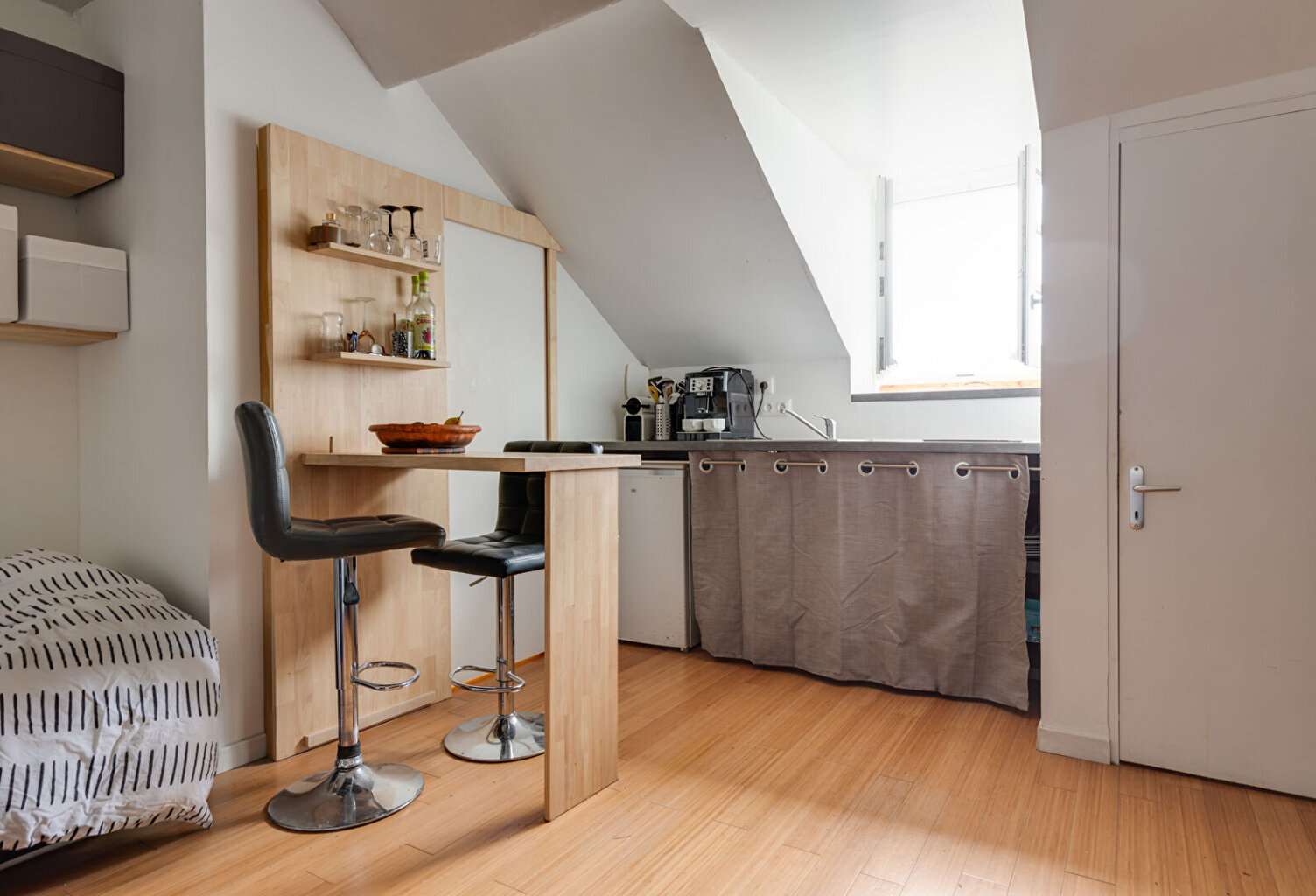 A VENDRE NANTES ST CLEMENT STUDIO AU CALME DANS IMMEUBLE RENOVE — photo 1