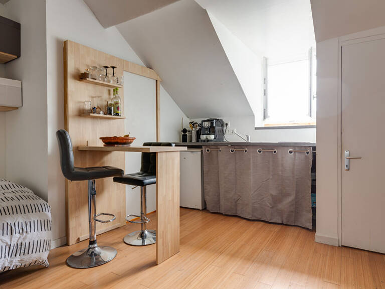 A VENDRE NANTES ST CLEMENT STUDIO AU CALME DANS IMMEUBLE RENOVE — photo 1
