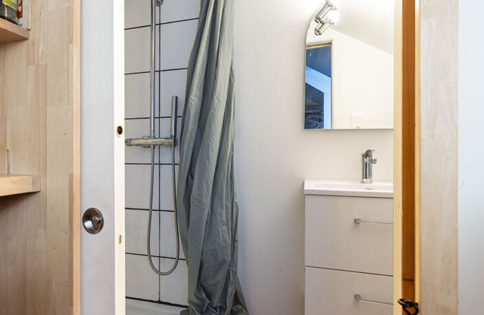 A VENDRE NANTES ST CLEMENT STUDIO AU CALME DANS IMMEUBLE RENOVE — photo 4