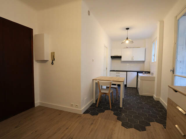 BASTIA  proche centre ville- Studio meublé de 30 m² env résidence 'Impératrice' — photo du bien