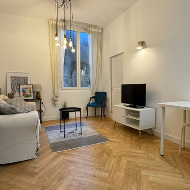 Appartement 2 pièces 905 €