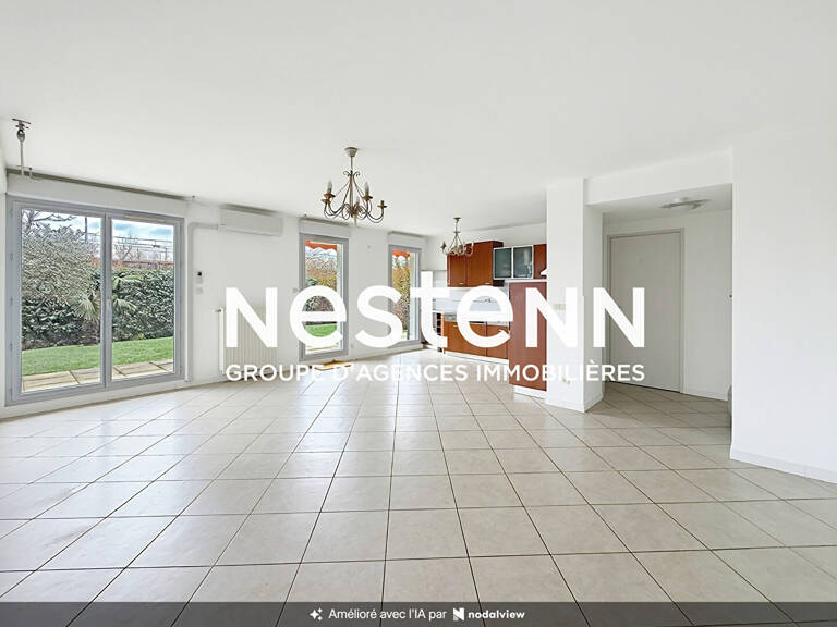 Appartement en rez de jardin 4 pièces 3 chambres avec cave et garage - 69500 BRON — photo 1