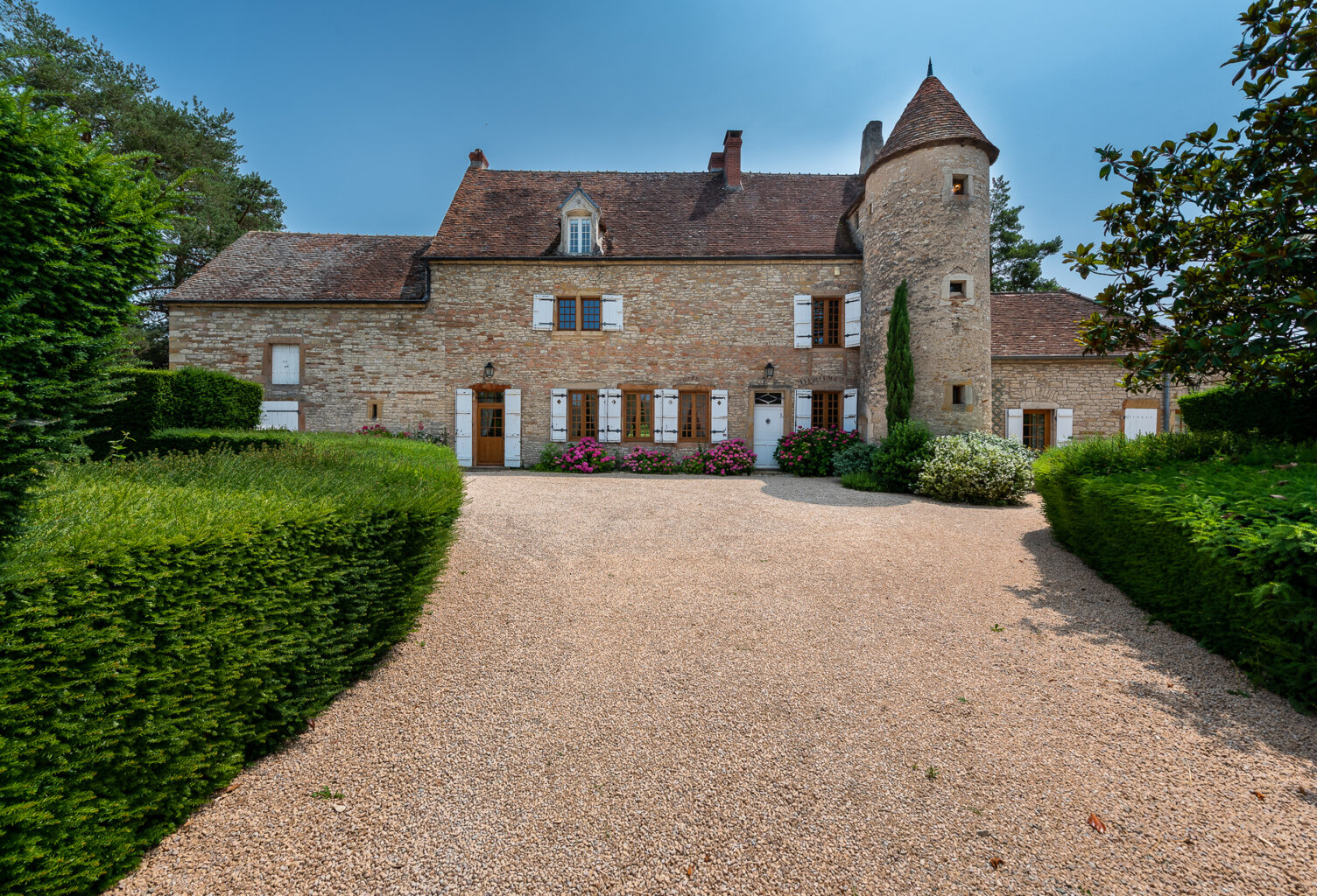 BOURGOGNE SUD, PROPRIETE XVIIème, 5 CHAMBRES,DEPENDANCES,PARC CLOS  D' 1 HA. — photo 1