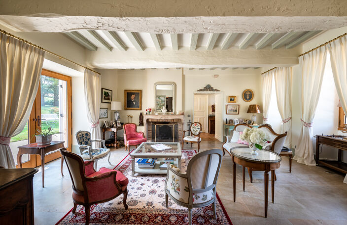 BOURGOGNE SUD, PROPRIETE XVIIème, 5 CHAMBRES,DEPENDANCES,PARC CLOS  D' 1 HA. — photo 3