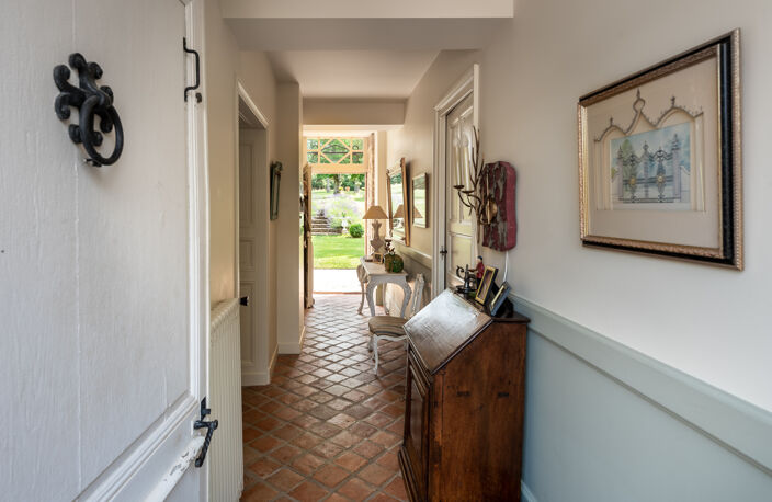 BOURGOGNE SUD, PROPRIETE XVIIème, 5 CHAMBRES,DEPENDANCES,PARC CLOS  D' 1 HA. — photo 4