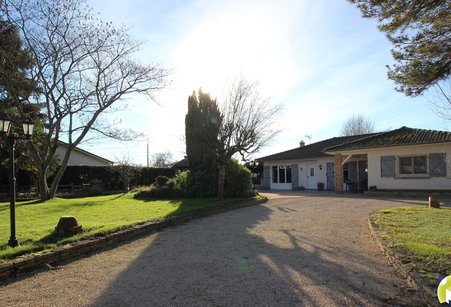 MAISON PLAIN PIED 146 M2 A MEZERIAT — photo 1