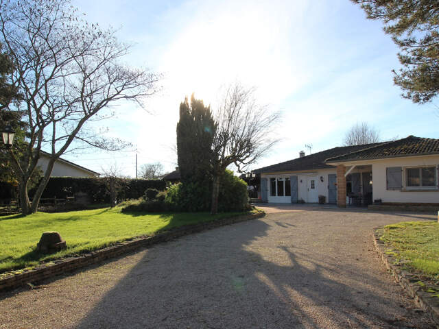 MAISON PLAIN PIED 146 M2 A MEZERIAT — photo du bien