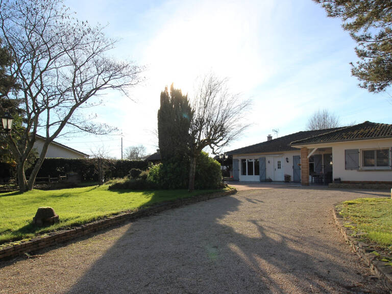MAISON PLAIN PIED 146 M2 A MEZERIAT — photo 1