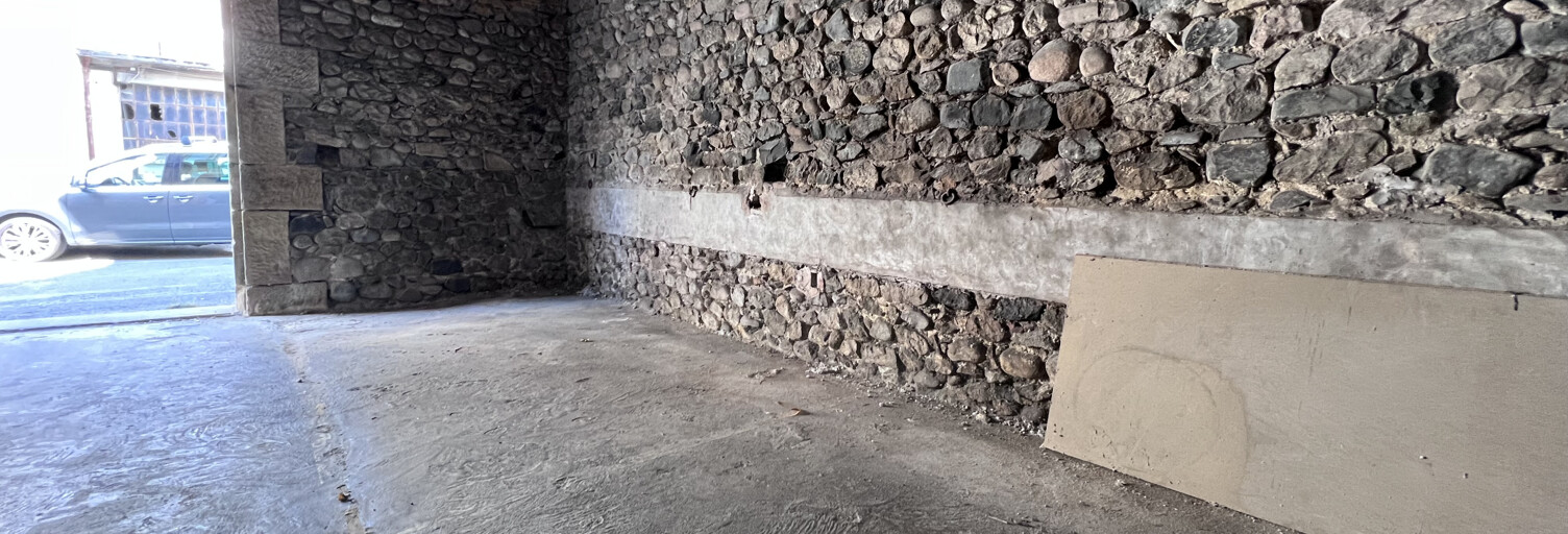 Garage   m² à louer à Vals-les-Bains (07600)