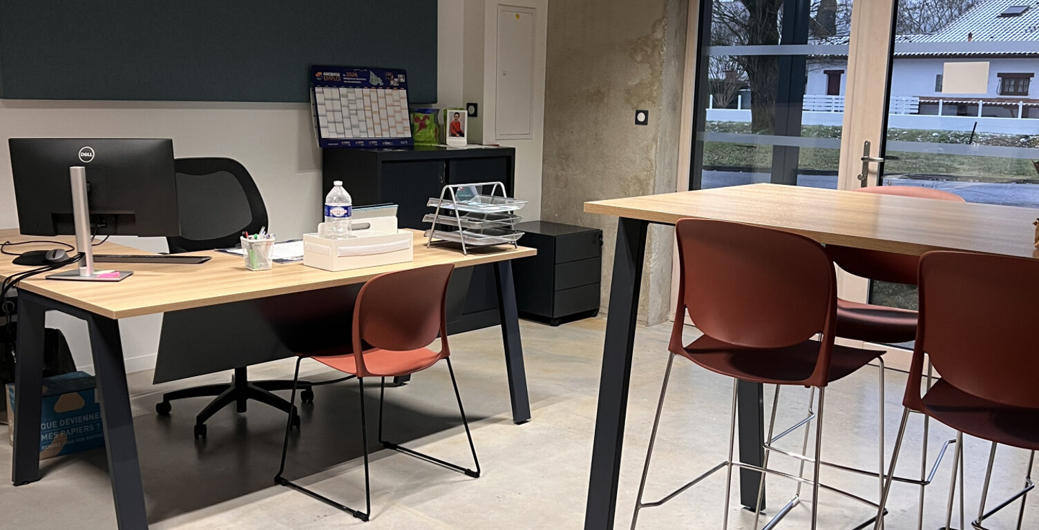 À LOUER   Bureau neuf de 27m2 dans un bâtiment passif   Saint-Jean-Pied-de-Port (64220) — photo 1