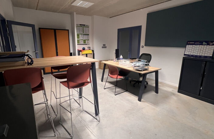 À LOUER   Bureau neuf de 27m2 dans un bâtiment passif   Saint-Jean-Pied-de-Port (64220) — photo 3