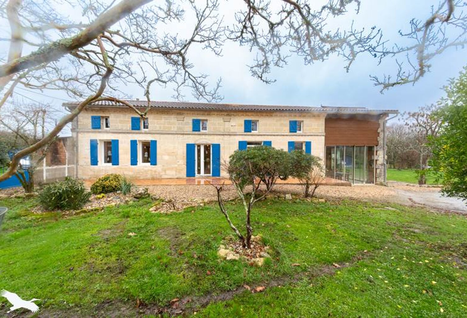Maison en pierre de 7 pièces principales — photo 1