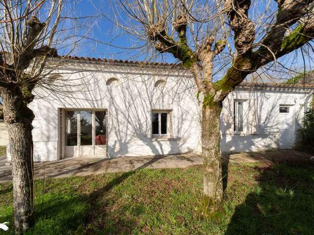 Maison en pierre de 3 pièces principales — photo du bien