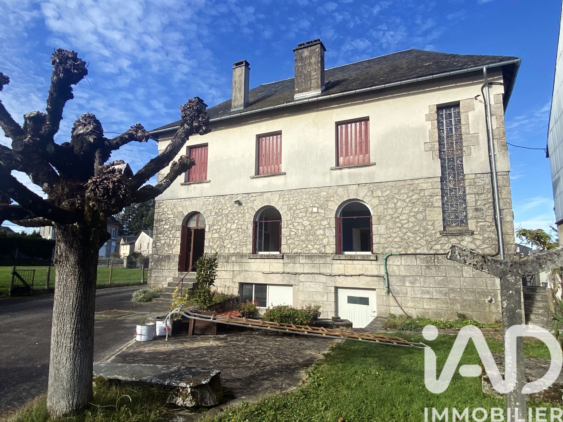 Egletons - 210m² - 1p.